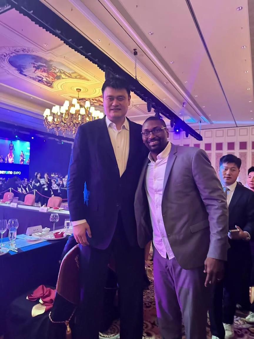 阿泰斯特曬與姚明合照：這是我最喜歡的隊友 姚！！