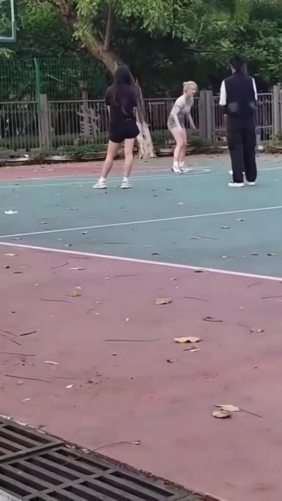 上來就背打女生的男人，真的活該沒有女朋友啊